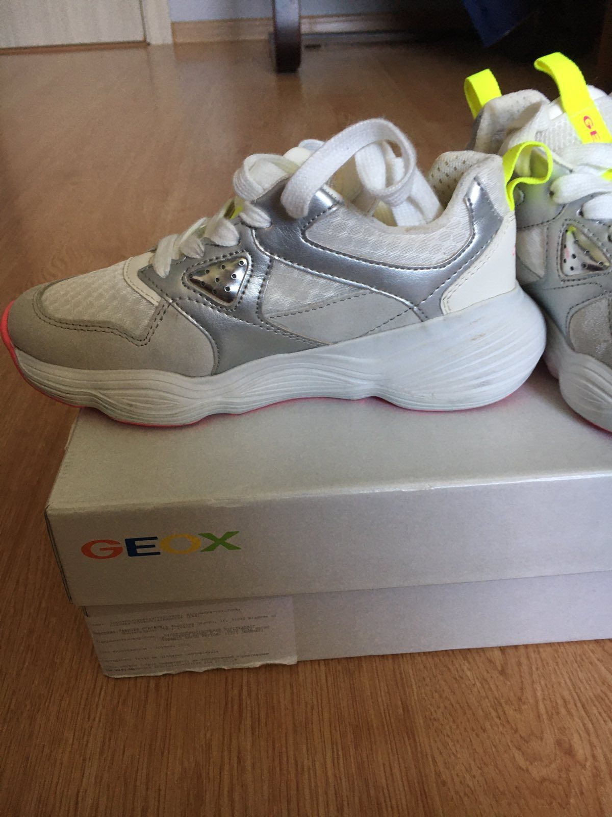 Продам дитячі кросівки Geox 33 р,