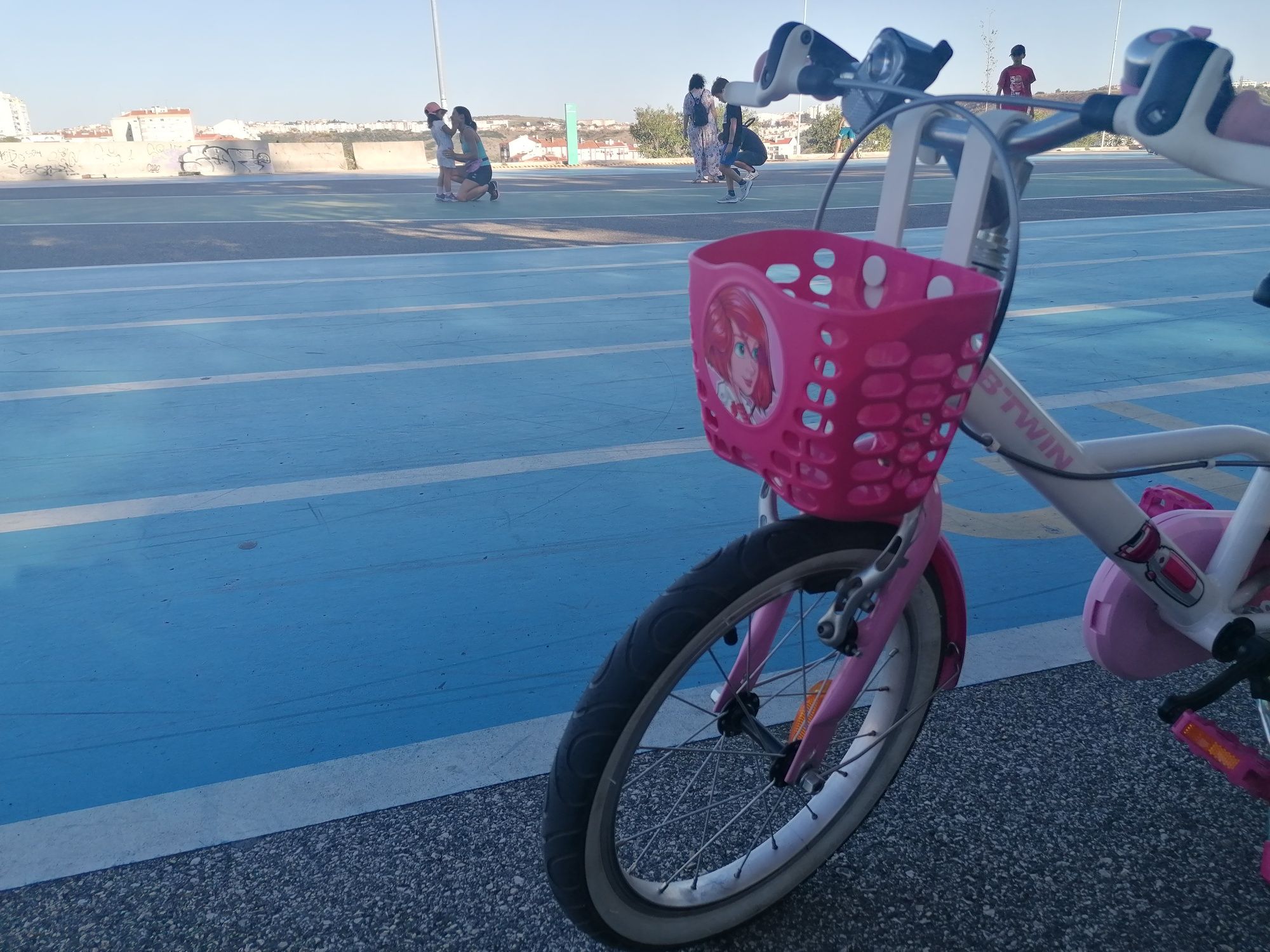 Bicicleta menina roda 16 (4-6 anos)- ODIVELAS