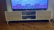 Móvel de Sala para TV com Portas e Prateleiras Moderno