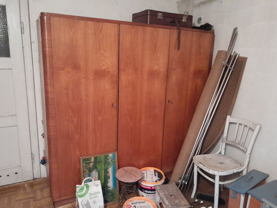 Szafa PRL wys 175 dł 180 gł 58 
Dl 180
Wys 175 cm
