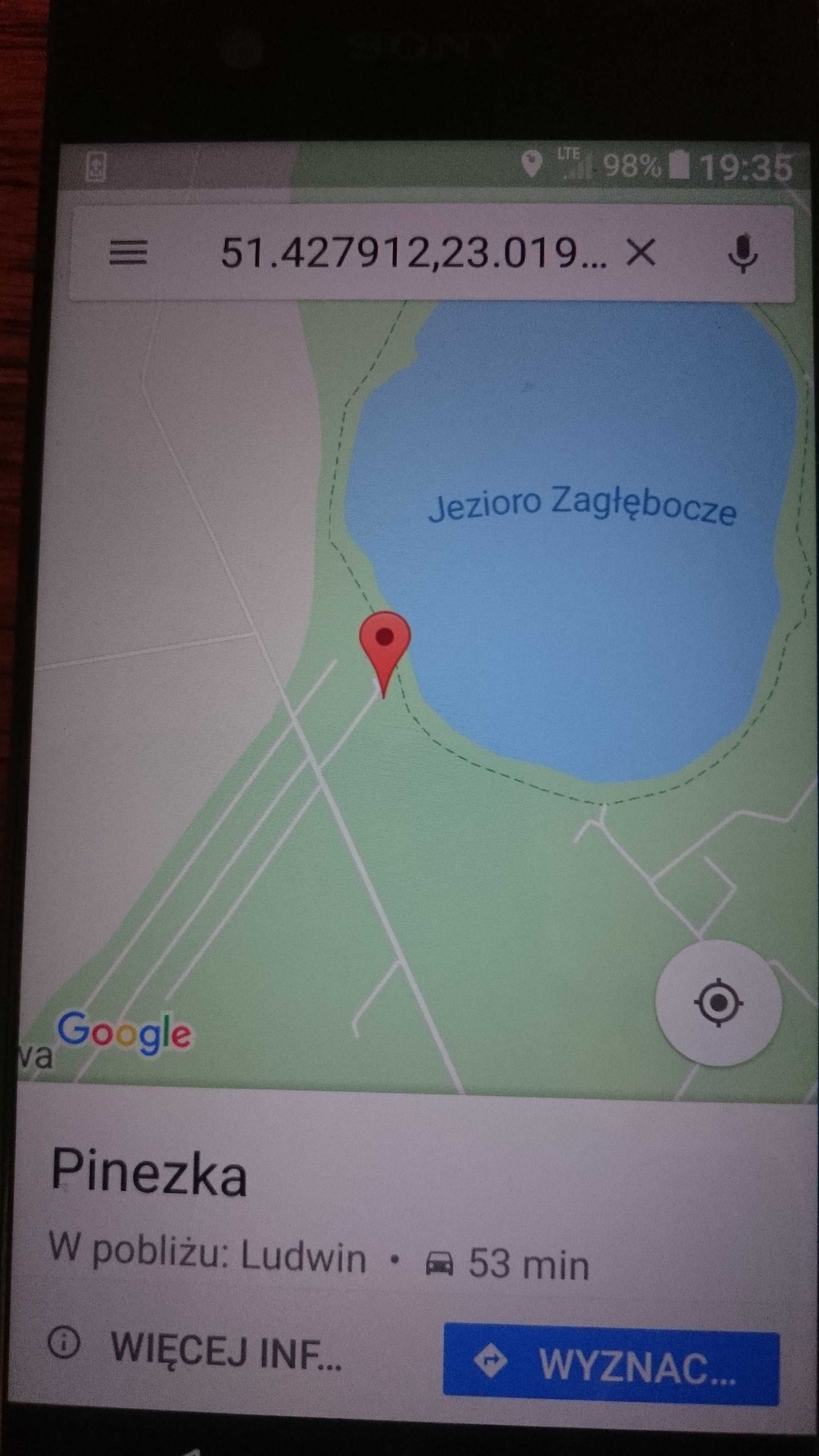 domek nad jeziorem