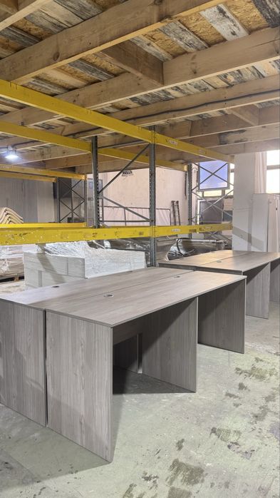 Столи великий вибір