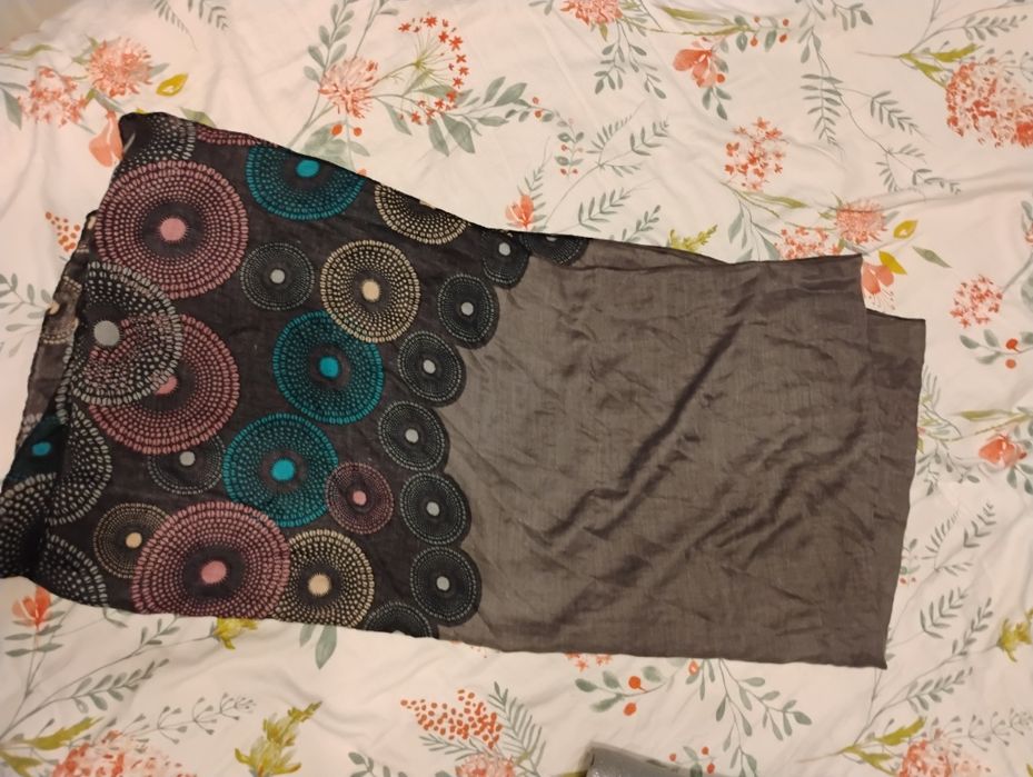 Szalik szary w kółka