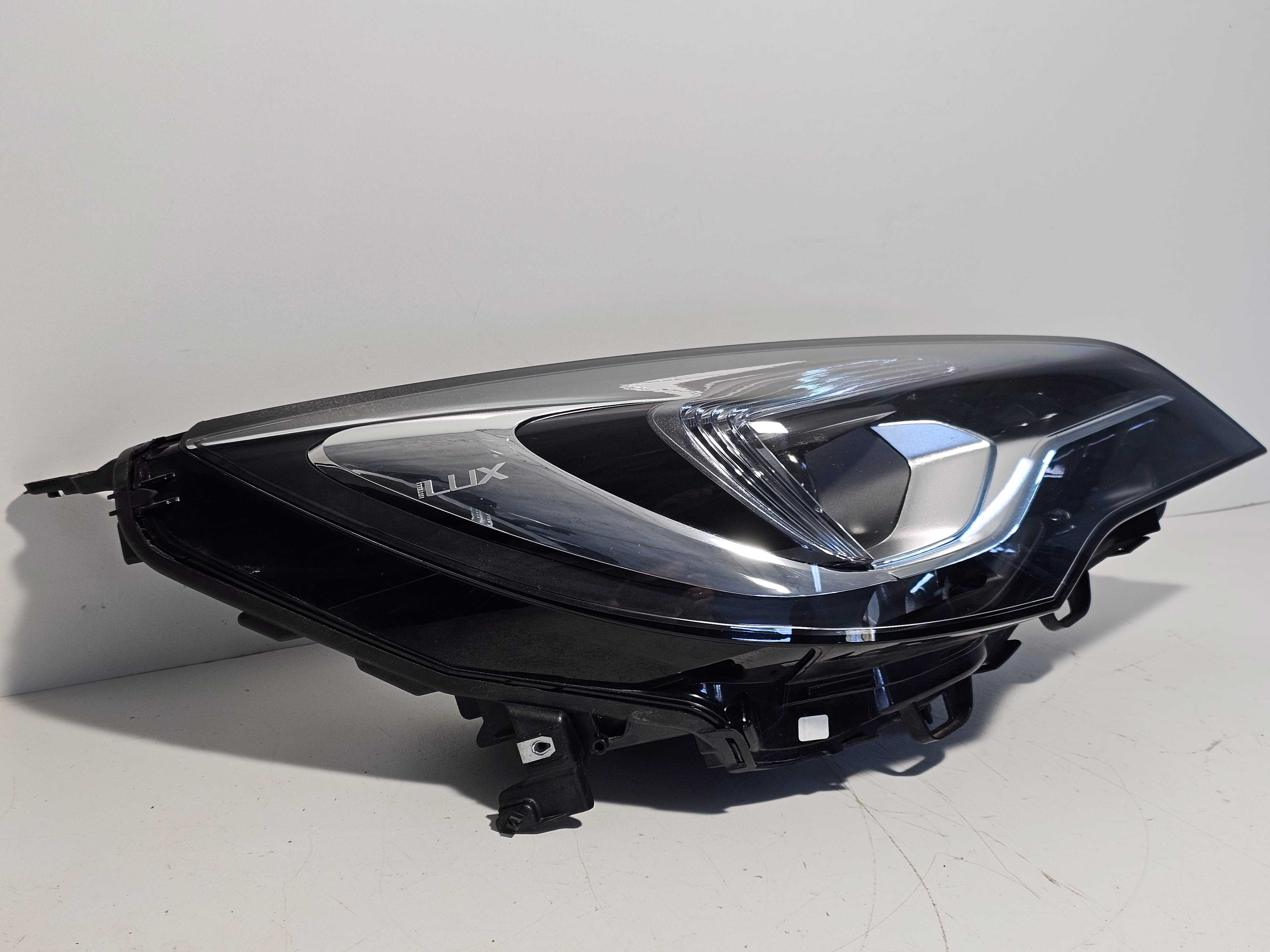 OPEL ASTRA 5 K lampa prawa przednia przód LUX full led