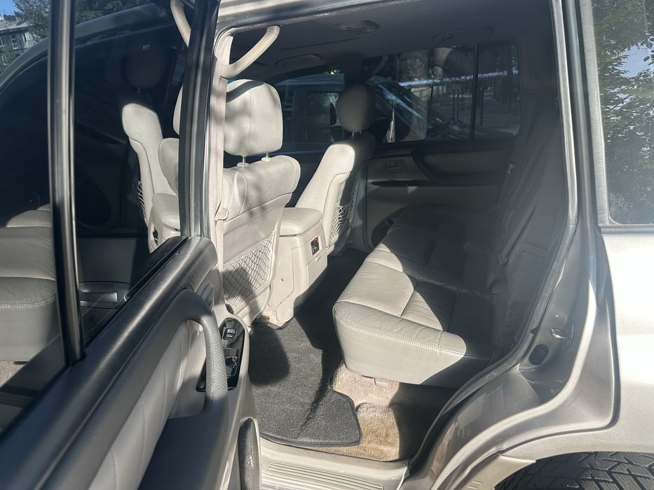 Toyota land cruiser 100