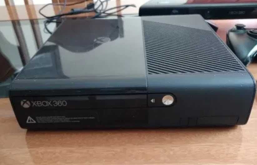 Xbox 360 Desbloqueado 250gb com Kinect e Jogos