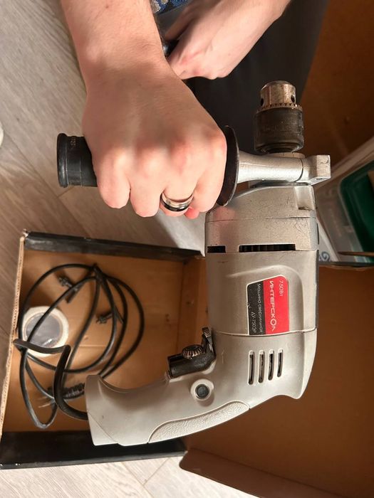 Продам электродрель