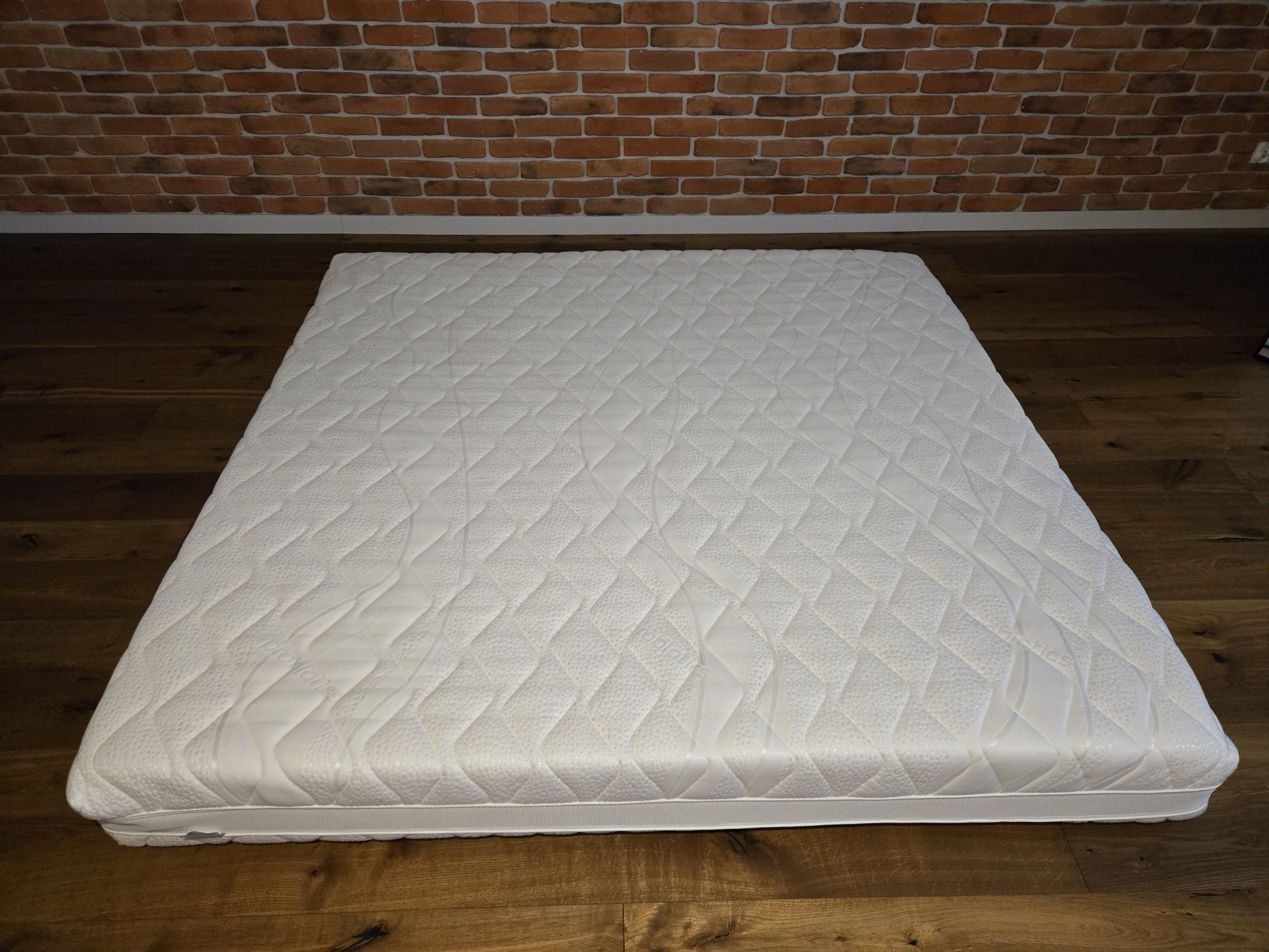 Materac Hilding Flamenco 200x200 Jak nowy