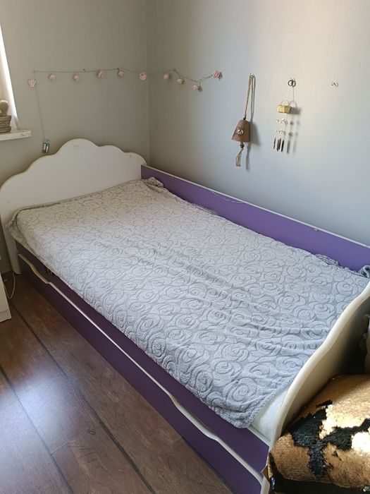 Łózko dziecięce młodzieżowe drewniane z materacem