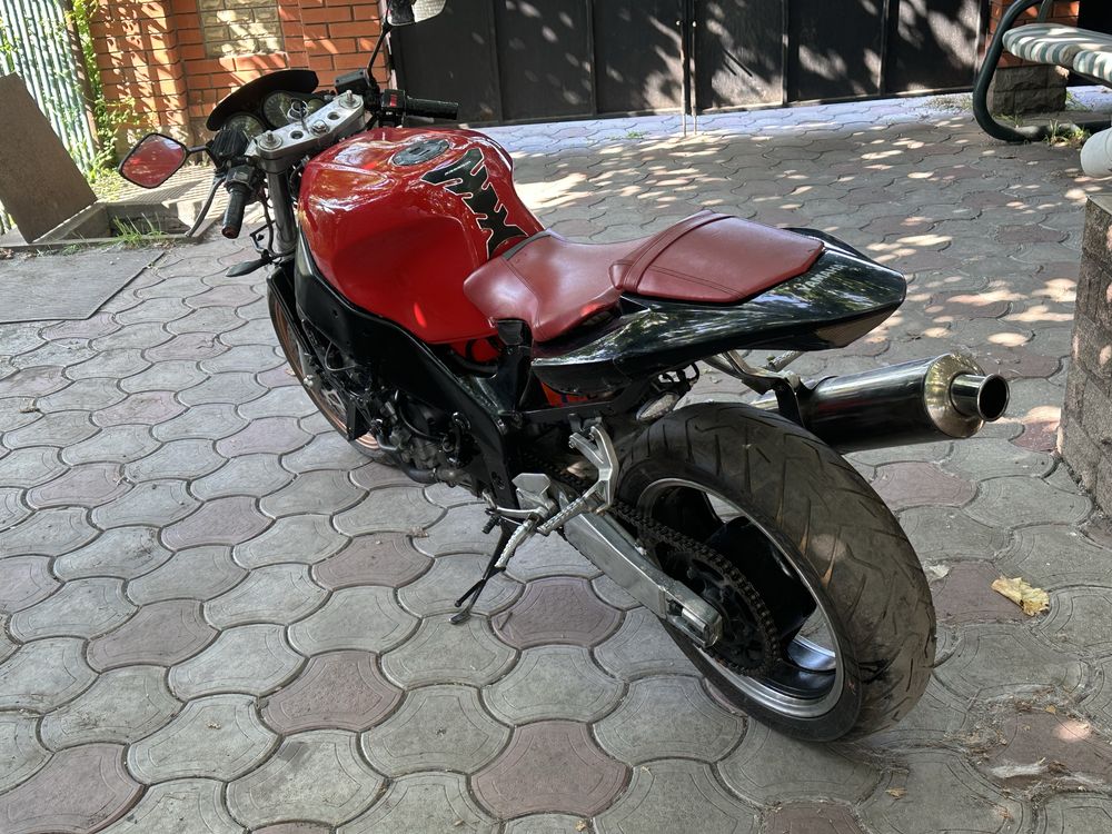 Yamaha fzr 1000 …