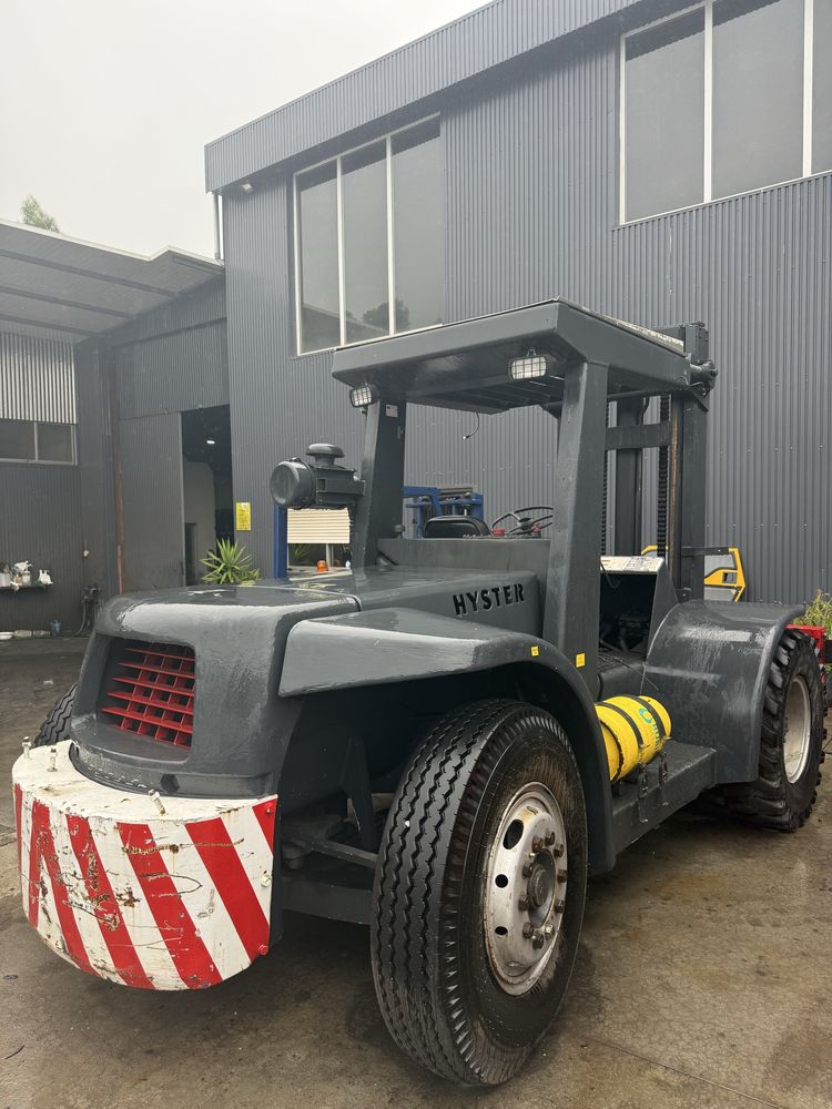 Empilhador HYSTER de 10.000 lgrs gas pneus duplos garfos com 1,80