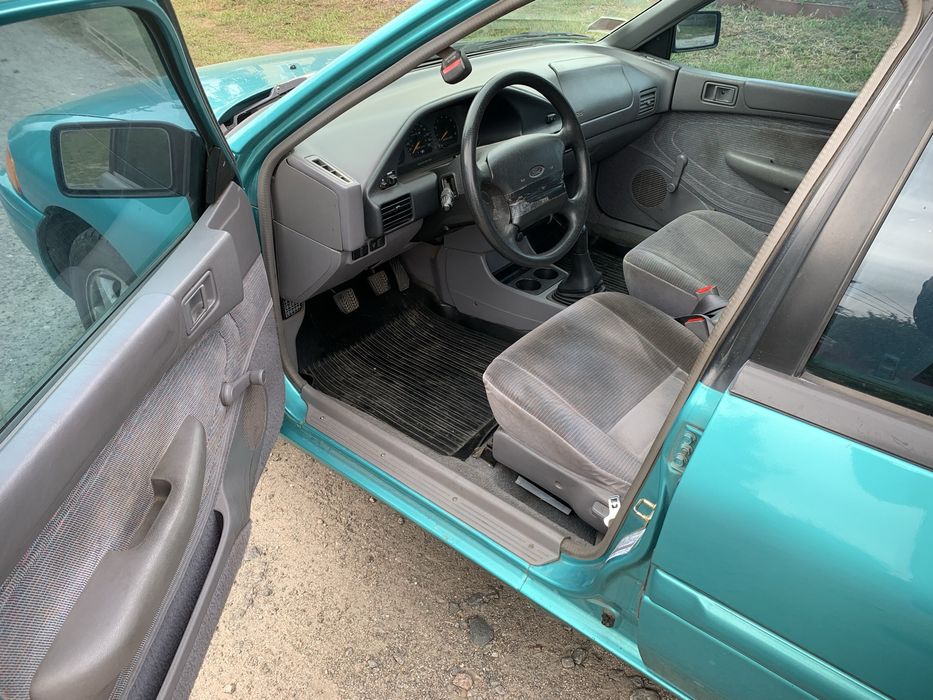 Форд Ескорт LX 1.9 бензин