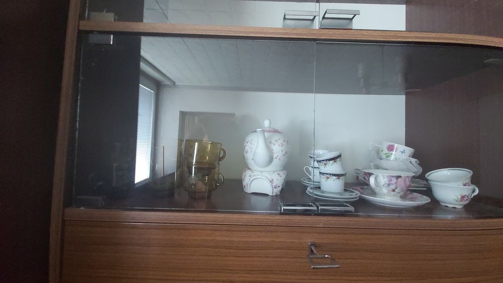 Szklanki ,filiżanki , miski ,dzbanki