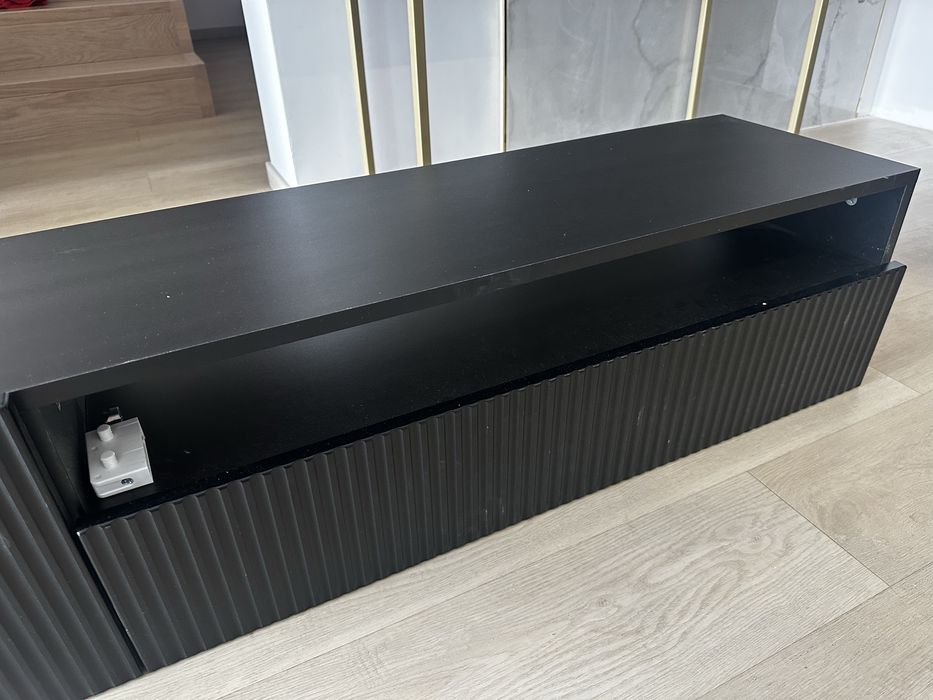 Szafka rtv czarna ryflowana