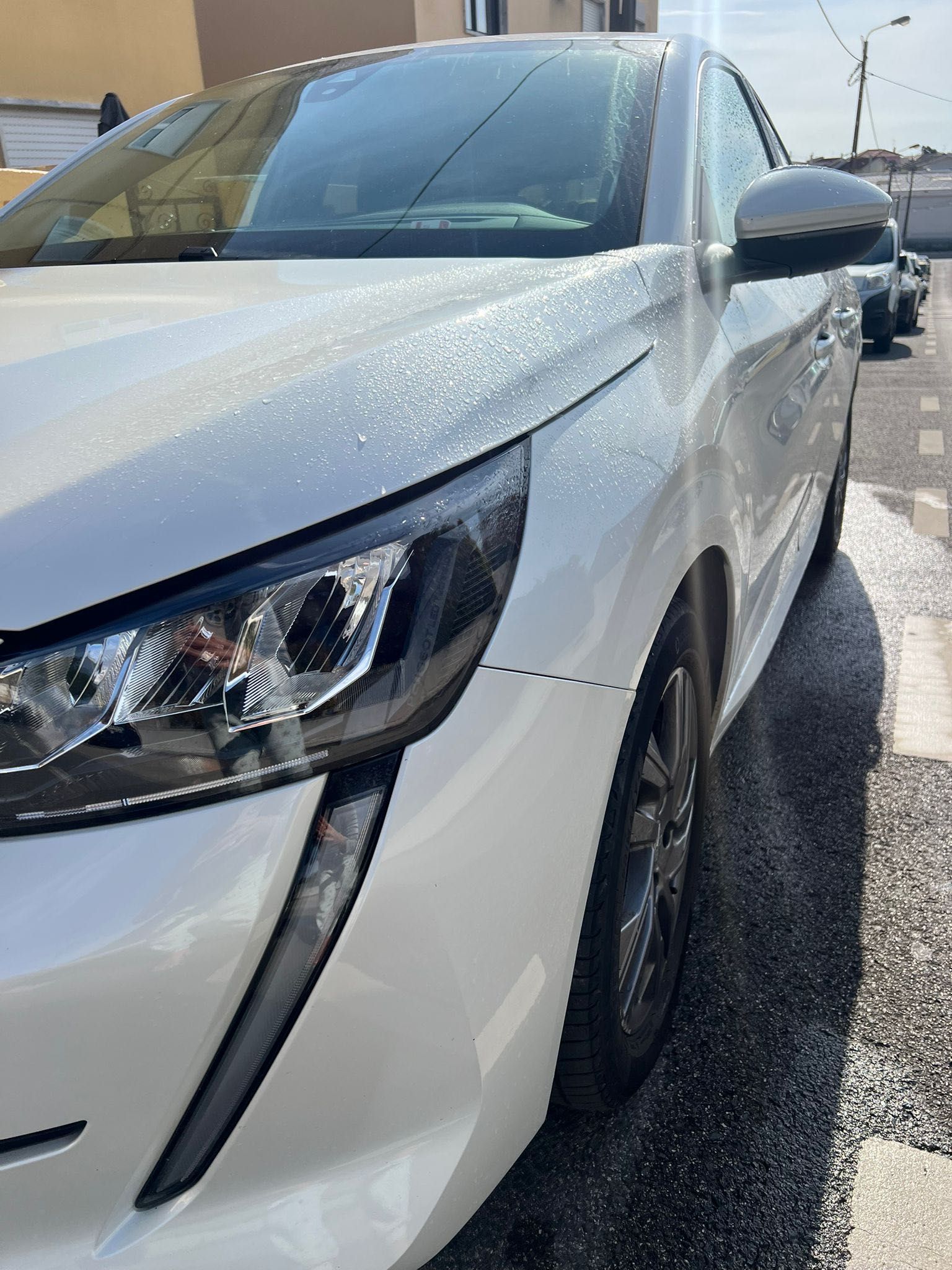 PEUGEOT 208 style