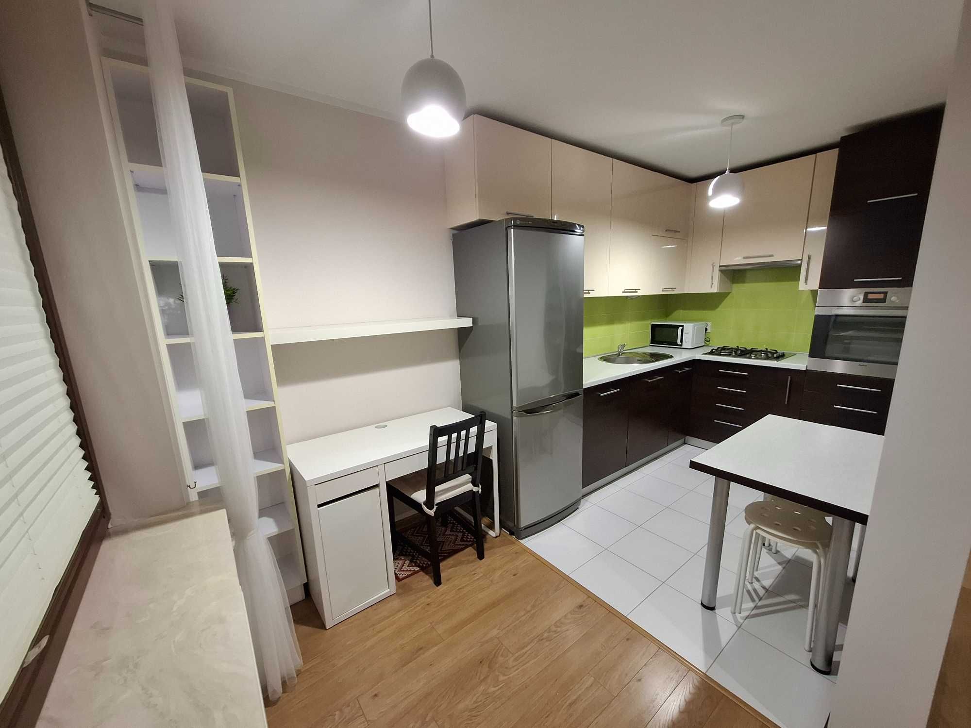 Kawalerka 35 m² – ul. Mickiewicza, osiedle zamknięte, klimatyzacja