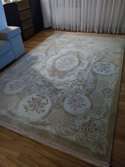 Sprzedam   piękny  dywan i dwa dywaniki z jedwabiem
