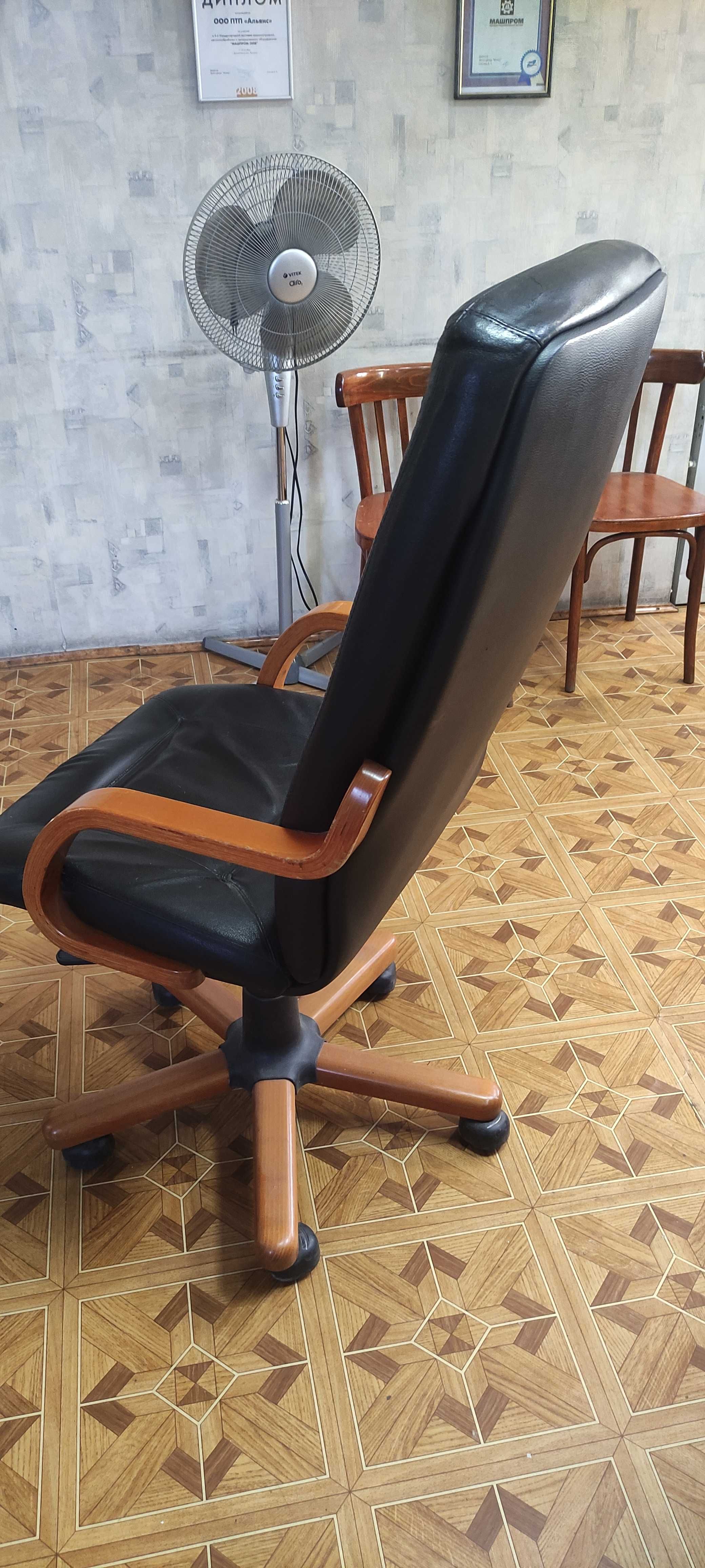 Кресла для руководителей Натуральная кожа.