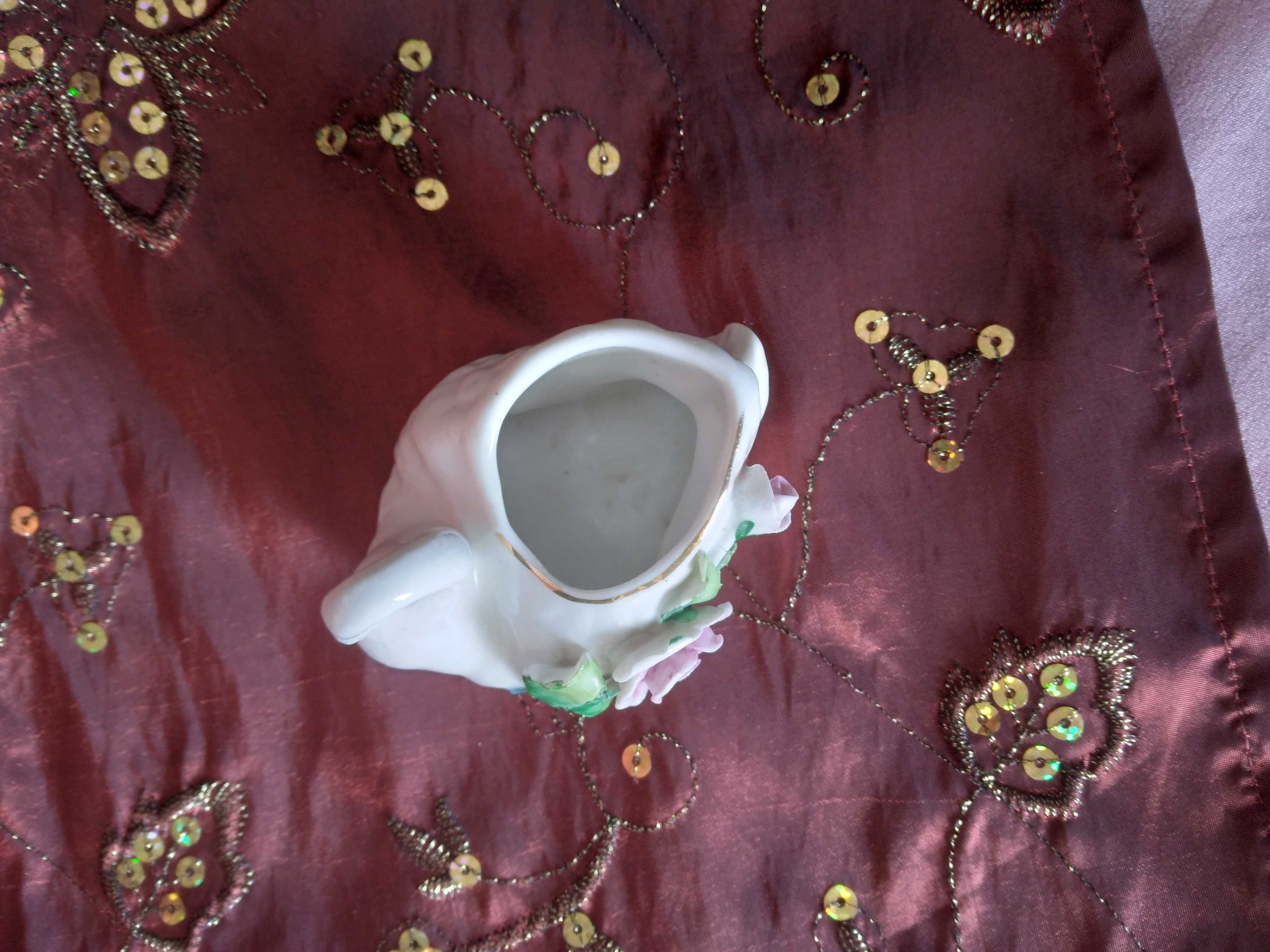 Zabytkowy mały wazon porcelanowy