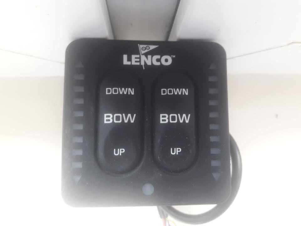 Włącznik Trym Klapy Lenco podświetlany LED