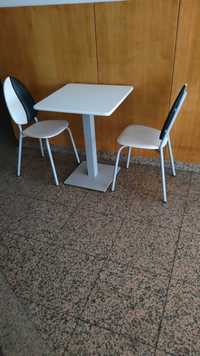 Conjunto de mesa com 2 cadeiras