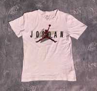 Футболка Jordan Big Logo
Розмір: с-м

Стан: 9/10 (трохі застіраний при