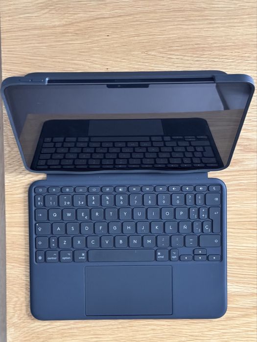 Capa teclado ComboTouch Logitech para iPad Pro 11 M4