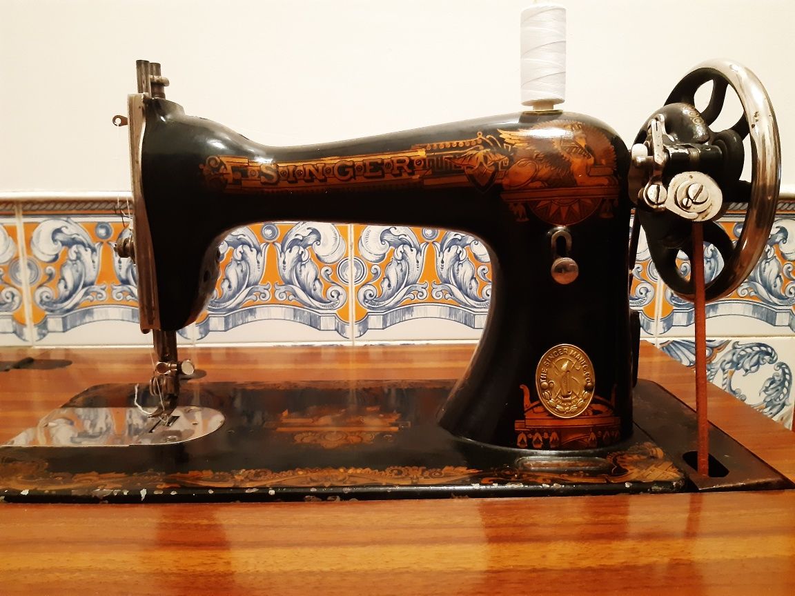 Máquina costura Singer antiga