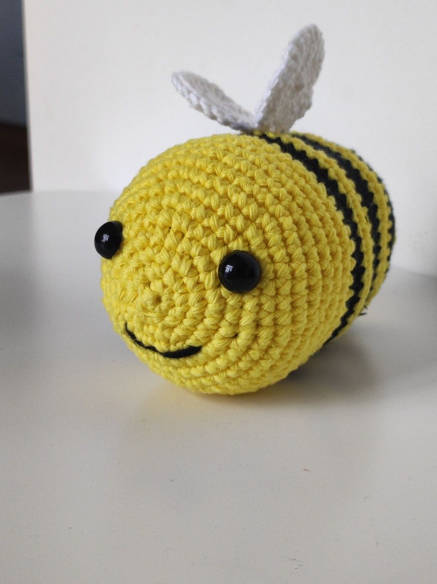 Ręcznie robiona pszczółka / pszczoła / maskotka / amigurumi