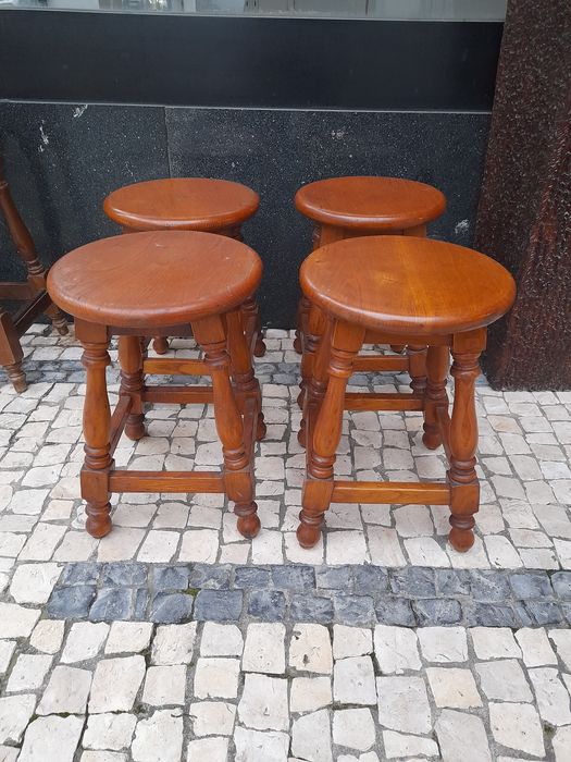 Bancos de Madeira em excelente estado