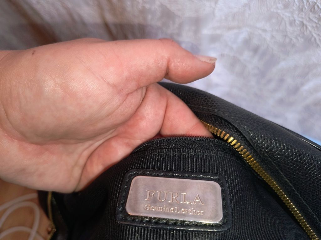 Furla czarna pojemna torba torebka do ręki na ramię kobieca szykowna