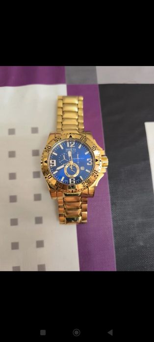 Relógio dourado INVICTA