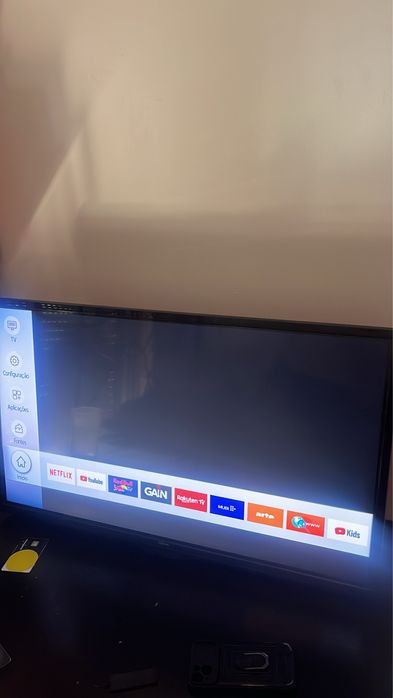 Smart tv qilive 32 polegadas  nova