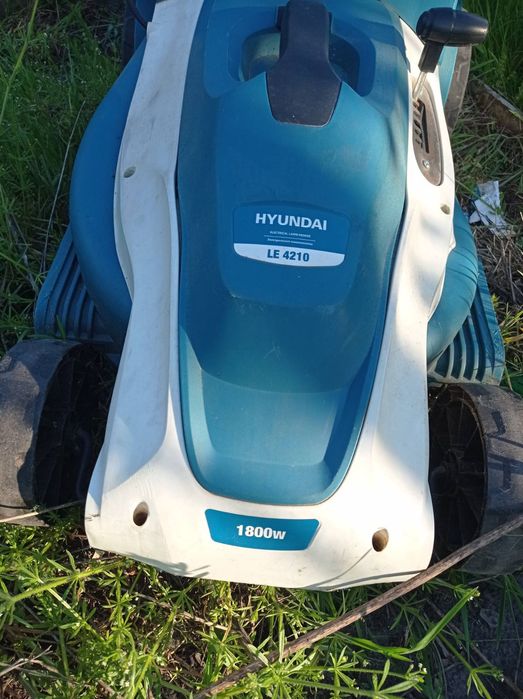 Газонокосарка Надпотужна Hyundai 1800Вт LE4210