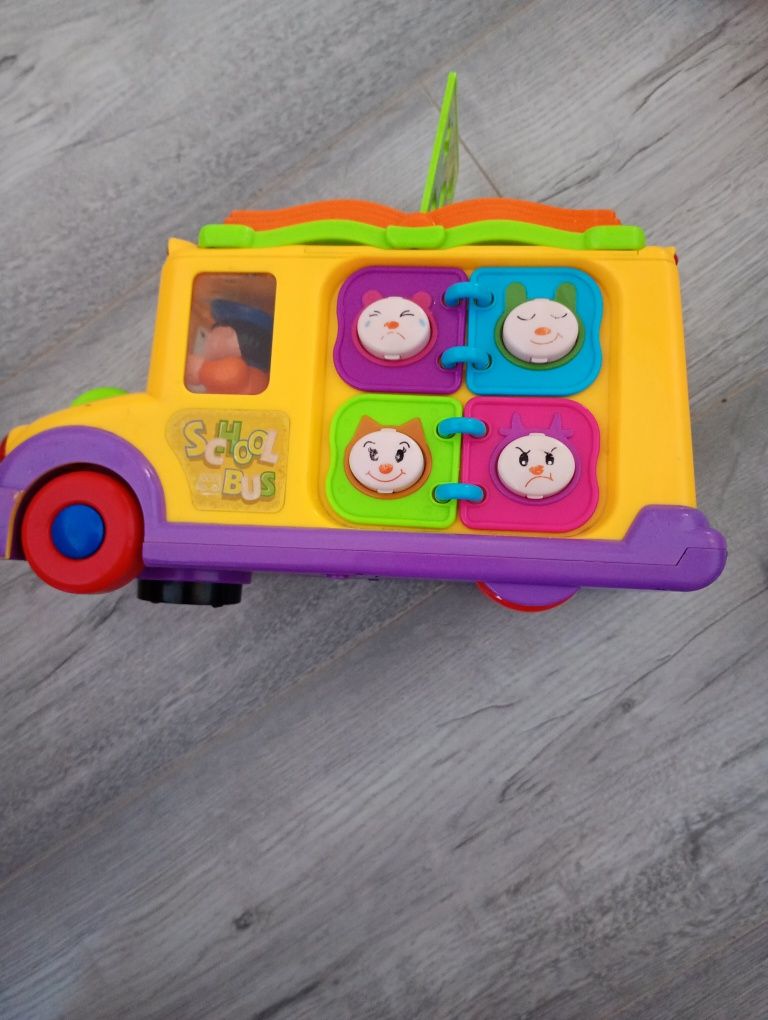 Zabawki interaktywne plus puzzle