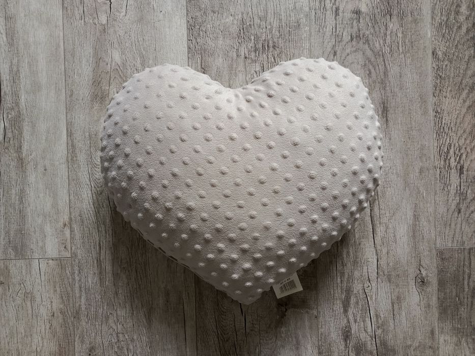Szara poduszka serce 40 x 45