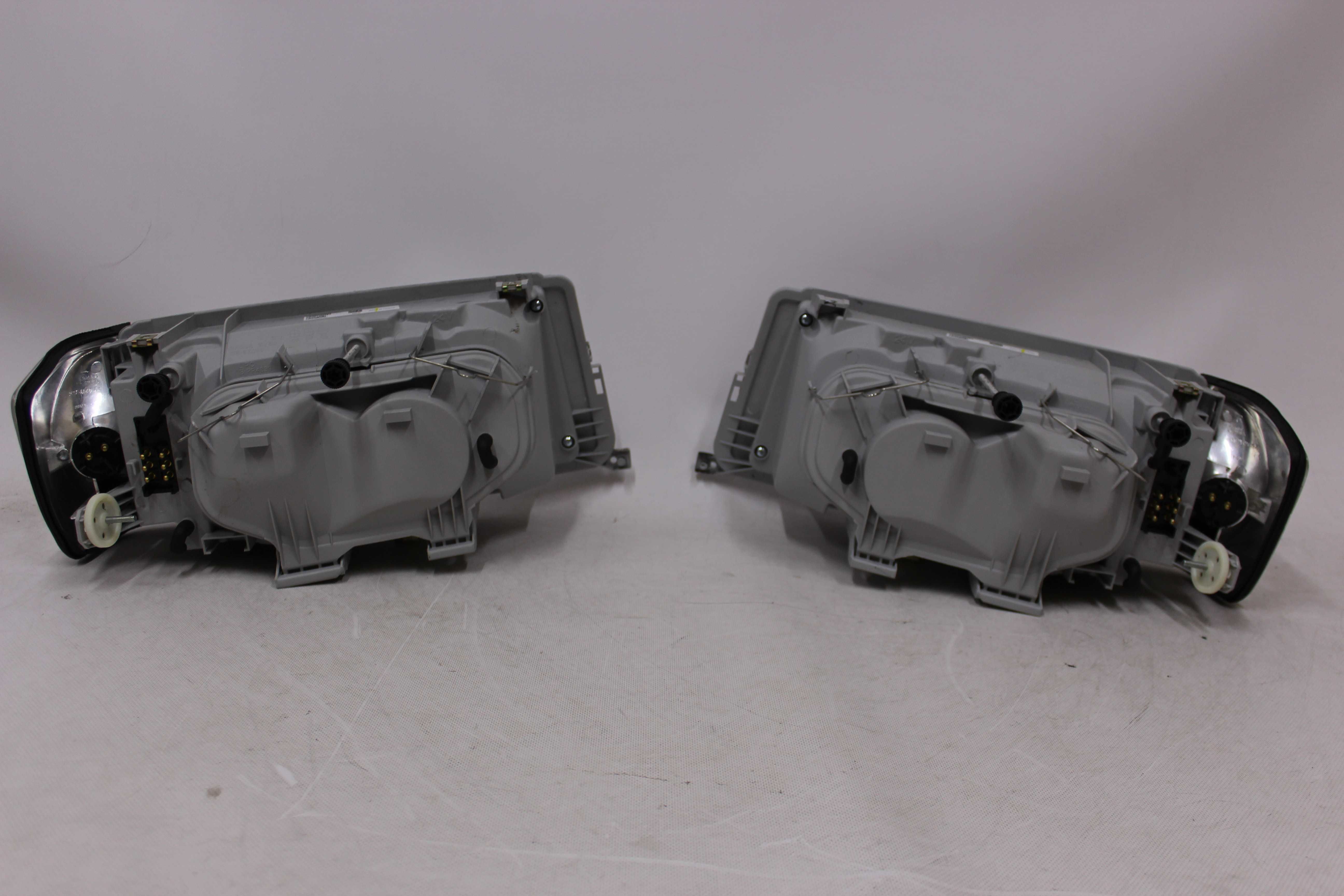 Lampy reflektory przednie przód MERCEDES W201 W190 r.82-93 Chrom IGŁA