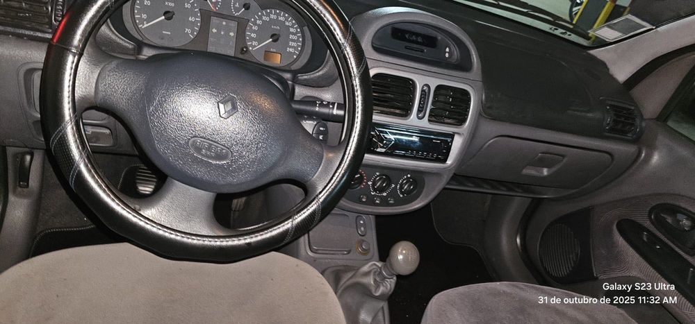 Renult  CLIOll 1.9 dTi