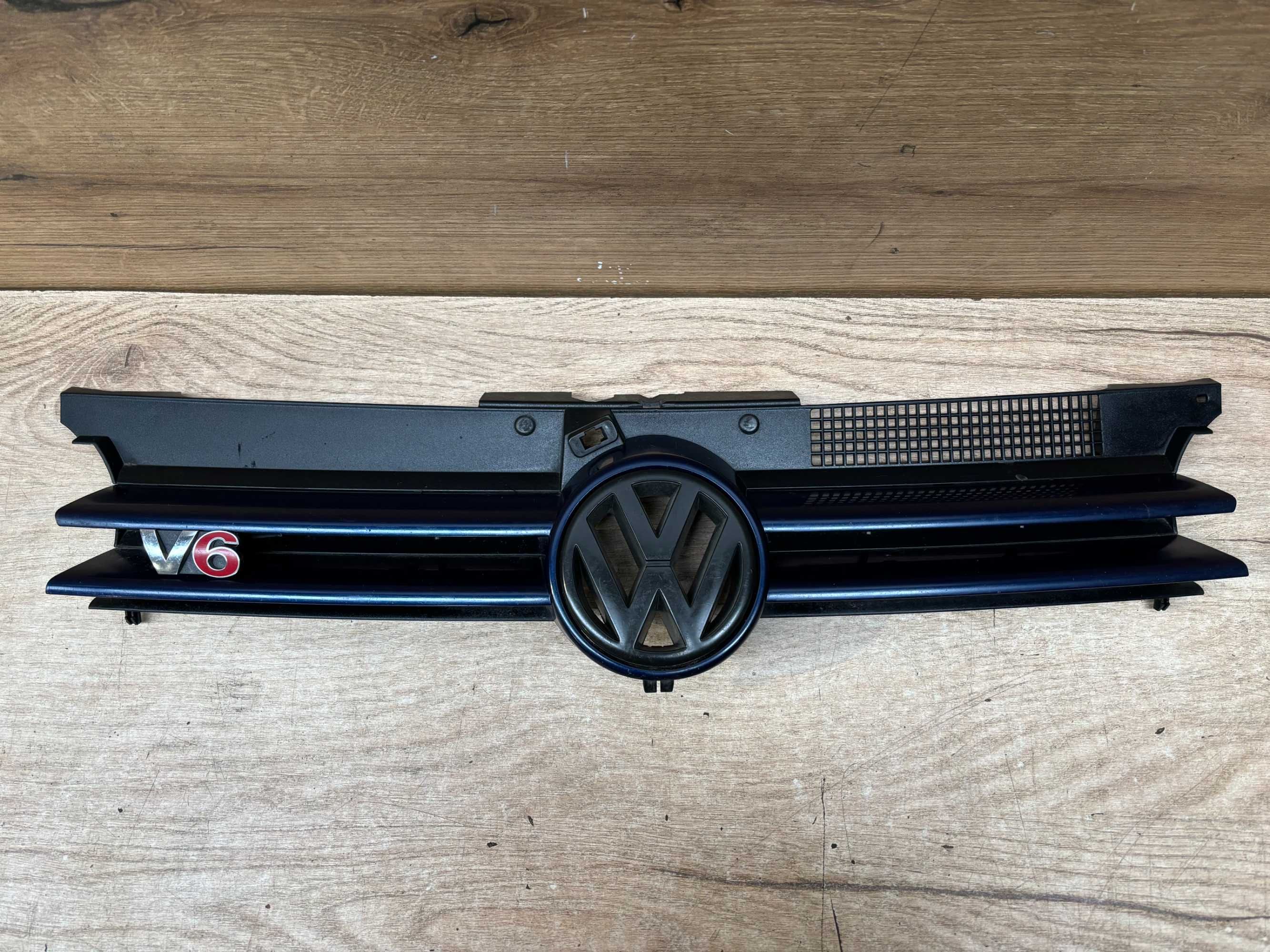 Grill atrapa zderzaka Volkswagen Golf 4