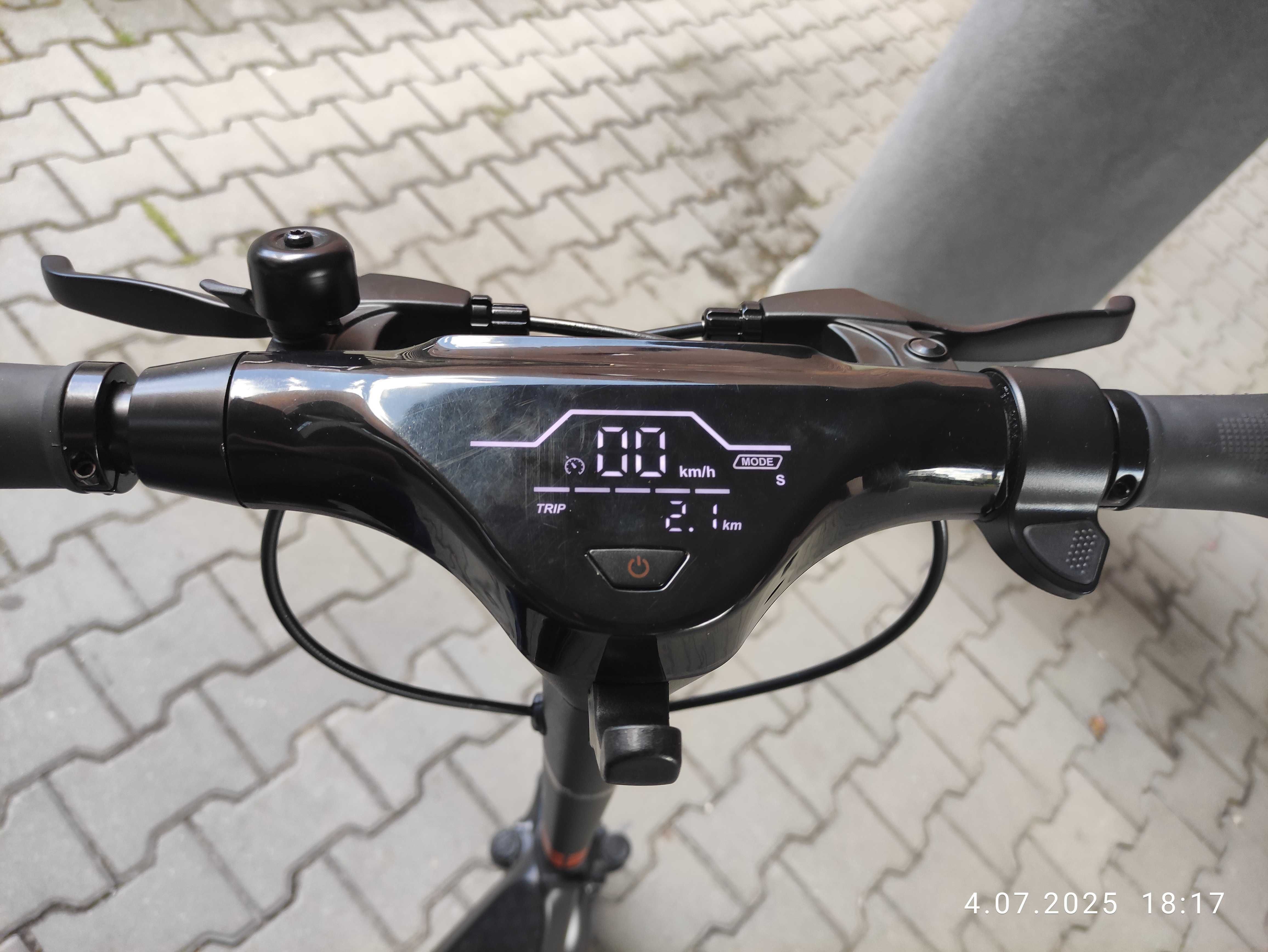 Niemal nowa hulajnoga przebieg 220 km, po 10 ładowaniach. Stan idealny