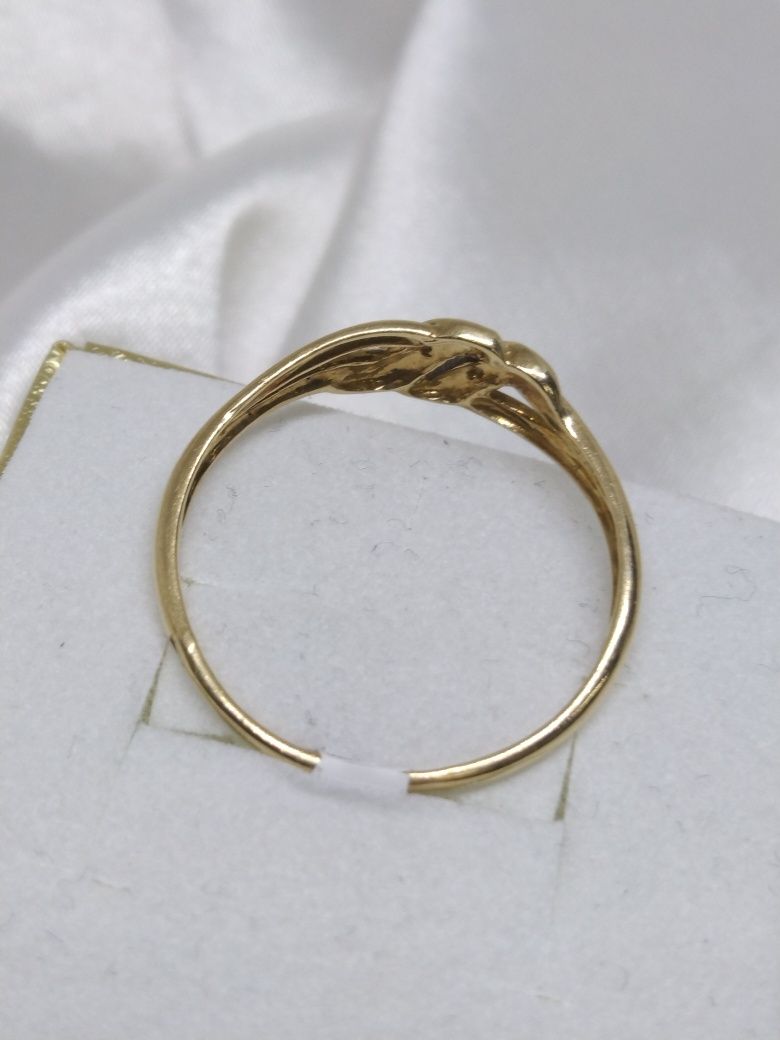 Złoty pierścionek z diamentami, złoto 585, R 24