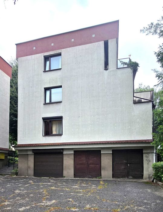 Garaż w bloku na os. Ptasim w Katowicach, Prąd