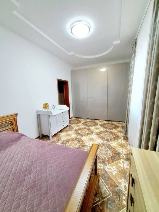 Продам сучасний будинок 350 м2 з меблями та технікою в Підгайцях.