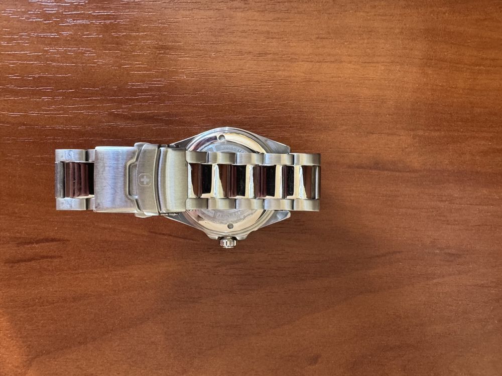 Продам швейцарские часы SWISS MILITARY HANOWA