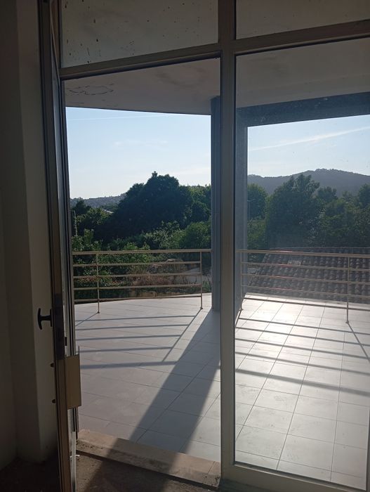 Loja à venda em Barcelos , investimento ou negócio próprio .