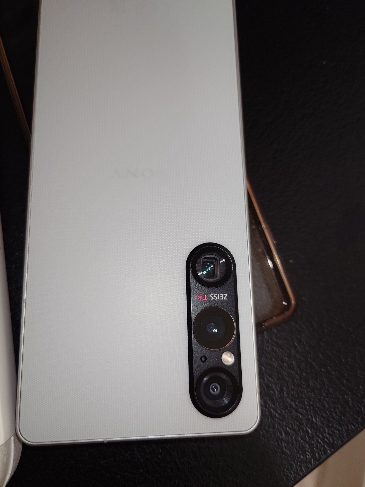 Sony Xperia 1 V kolor srebrny