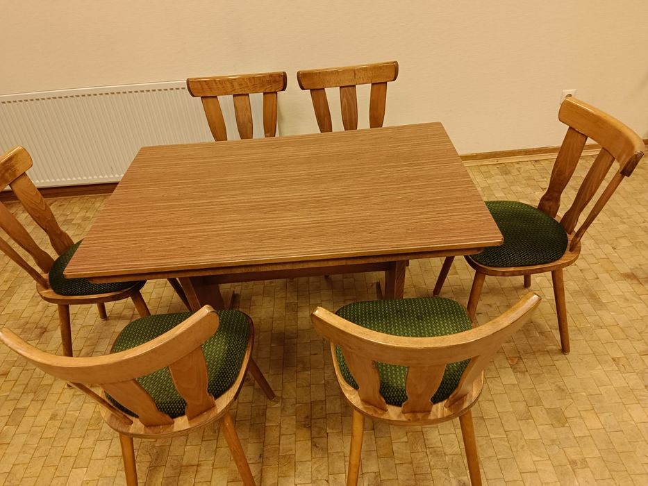 Stoły i krzesła drewniane