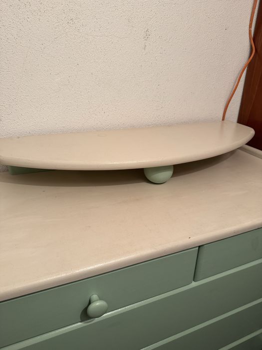 Comoda e espelho de quarto em pinho mel madeira maciça