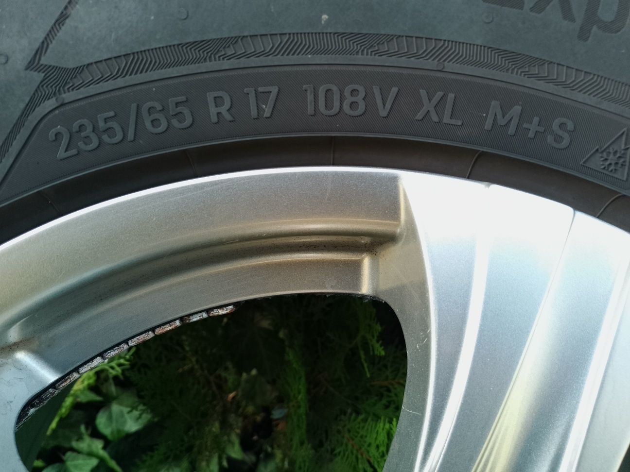 Audi Q5 koła felgi z oponami zimowymi 235/65R17