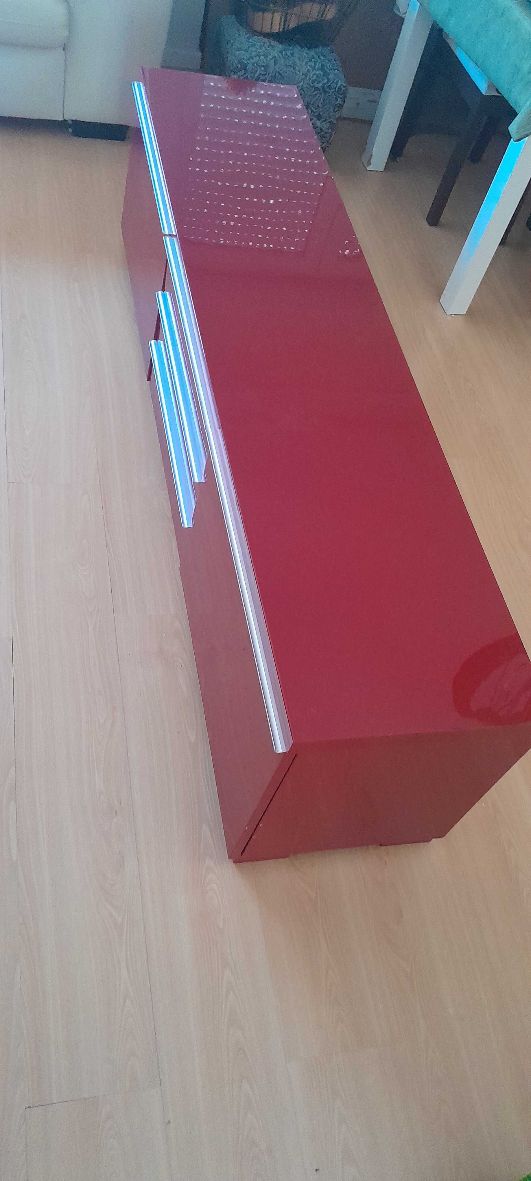 Móvel TV vermelho IKEA, modelo Bur da gama BESTA